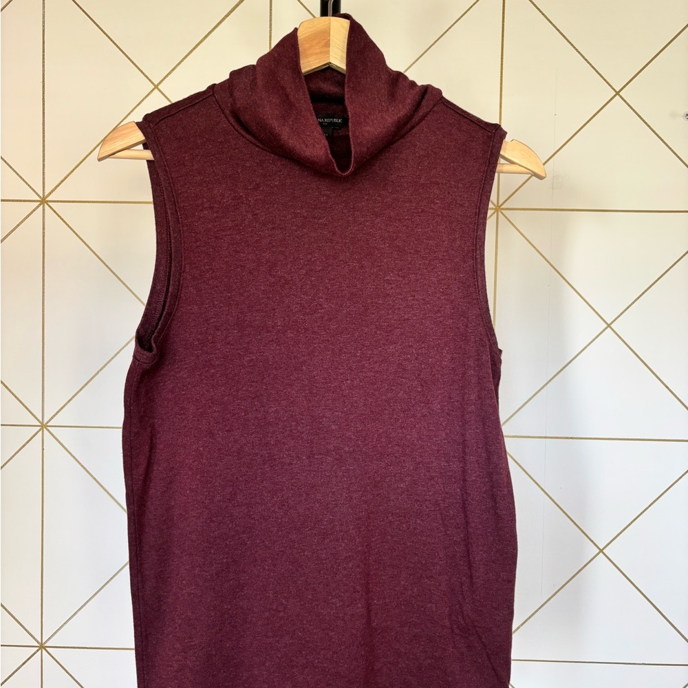 Banana Republic Sleeveless Turtleneck Soft Knit Top - Burgundy